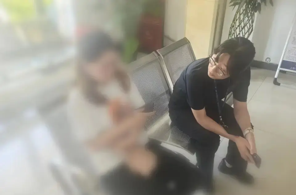 图片[2]-彩礼问题引发两对情侣情感危机，民警及时救助欲轻生女子-吃瓜网 - 吃瓜爆料|热点黑料|网红大瓜|独家爆料|抖音反差|免费吃瓜|黑料不打烊|热点大瓜