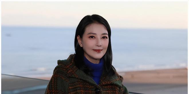 _小熊保护雕像_无名英雄纪念广场墓碑