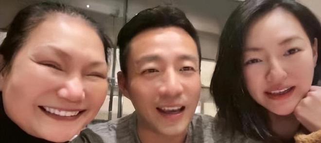 _汪小菲一家四口_汪小菲区别对待儿子和女儿