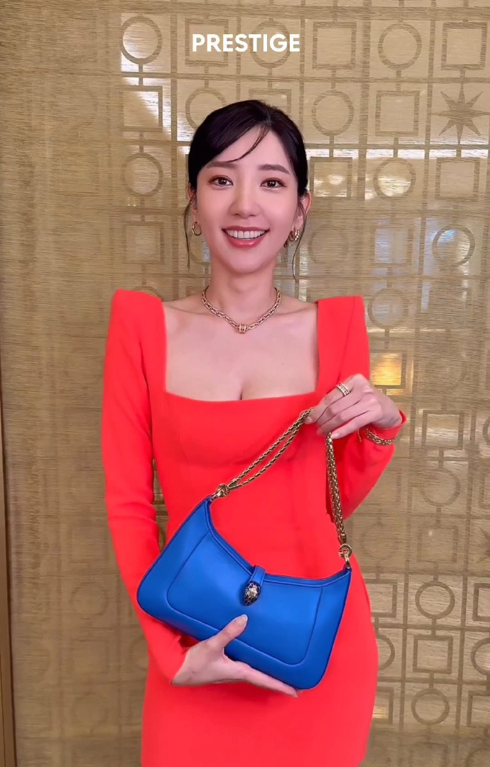 36岁宅男女神恋上洋老外，十指紧扣会友聚餐，饭后骑单车同回别墅__36岁宅男女神恋上洋老外，十指紧扣会友聚餐，饭后骑单车同回别墅