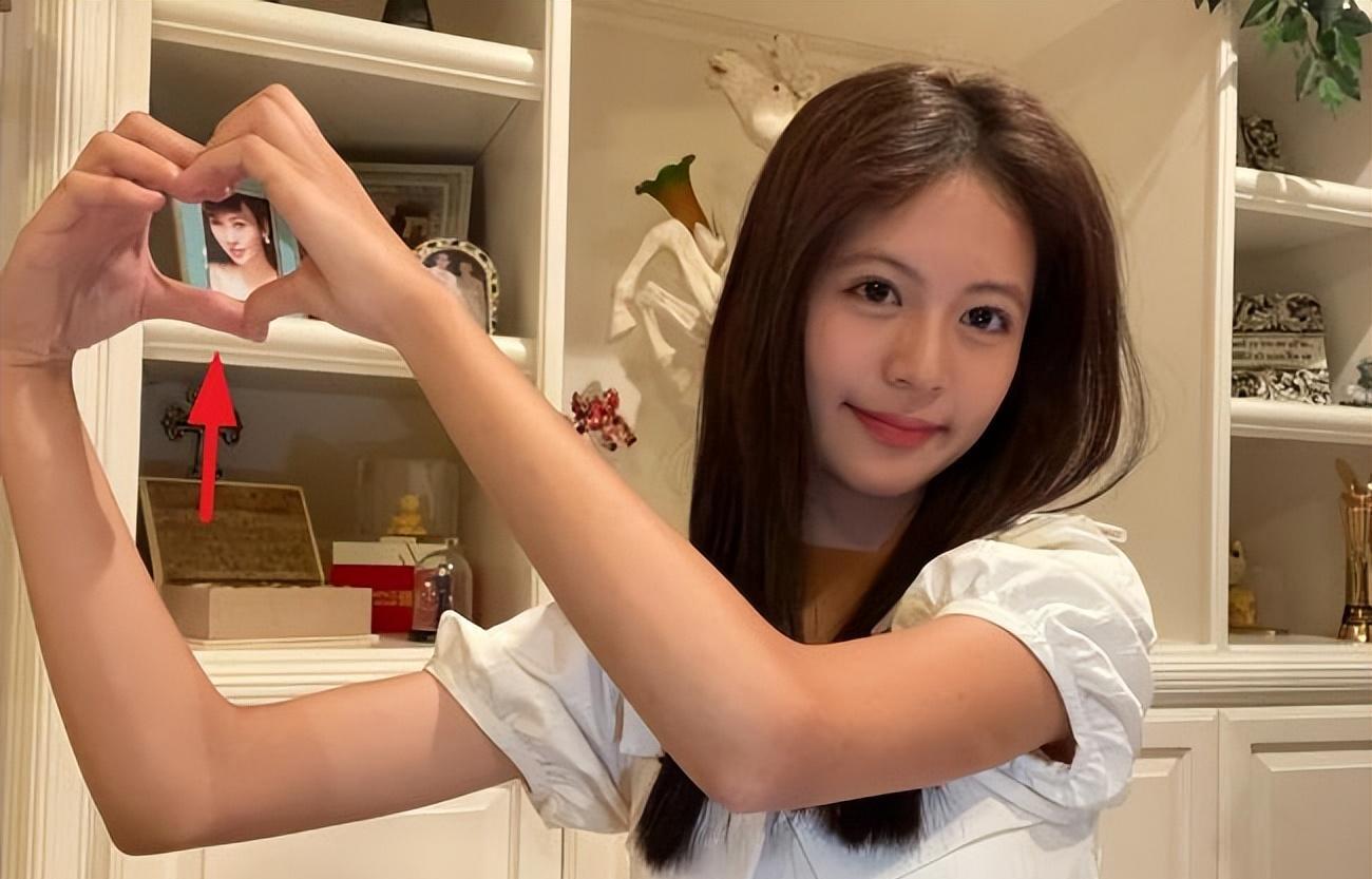 水晶婚礼布置_水晶蛋糕婚纱_