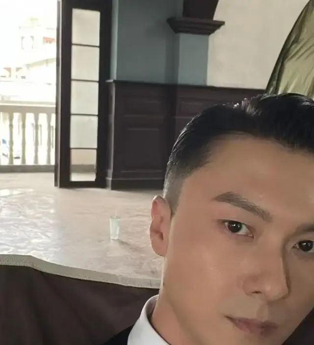 罕谈12岁女儿！王浩信定居北京久未回港，被太太喊话多回来陪女儿_罕谈12岁女儿！王浩信定居北京久未回港，被太太喊话多回来陪女儿_