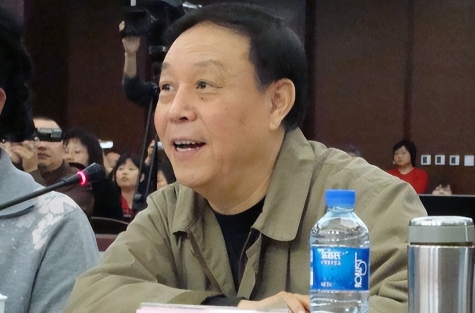 _炮轰徐静蕾，说周冬雨难看，嘴上没把门的王珞丹为什么这么敢说？_炮轰徐静蕾，说周冬雨难看，嘴上没把门的王珞丹为什么这么敢说？