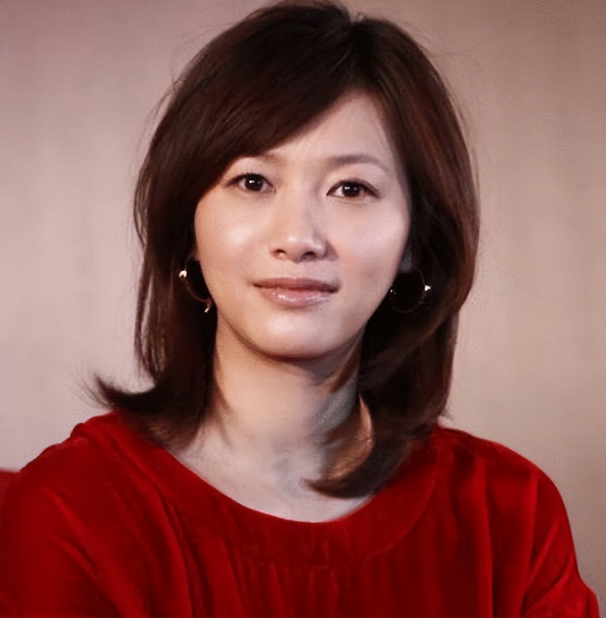 炮轰徐静蕾，说周冬雨难看，嘴上没把门的王珞丹为什么这么敢说？_炮轰徐静蕾，说周冬雨难看，嘴上没把门的王珞丹为什么这么敢说？_