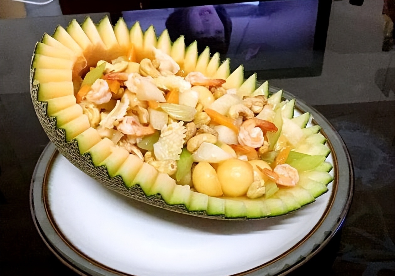 可不可以吃哈密瓜_哈密瓜不能和什么一起吃_吃哈密瓜可以治便秘吗