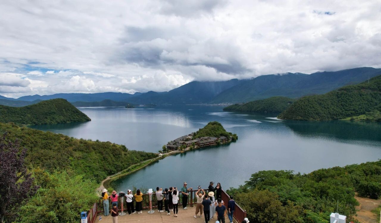 云南四川交界有个地方，是很多男人向往的天堂，与世隔绝风景秀丽__云南四川交界有个地方，是很多男人向往的天堂，与世隔绝风景秀丽