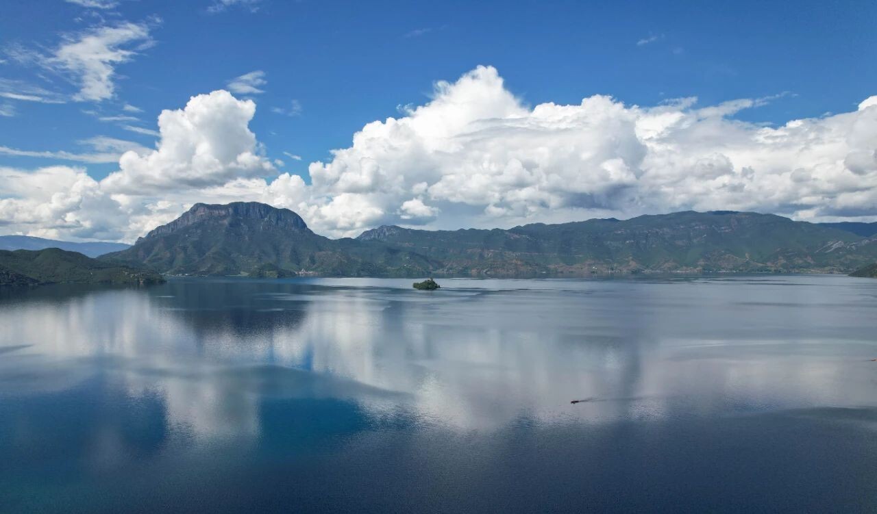云南四川交界有个地方，是很多男人向往的天堂，与世隔绝风景秀丽__云南四川交界有个地方，是很多男人向往的天堂，与世隔绝风景秀丽