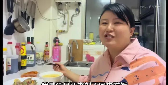 小二姐：久未露面瘦了直言只有140斤高兴展示家里全貌，真不错！__小二姐：久未露面瘦了直言只有140斤高兴展示家里全貌，真不错！
