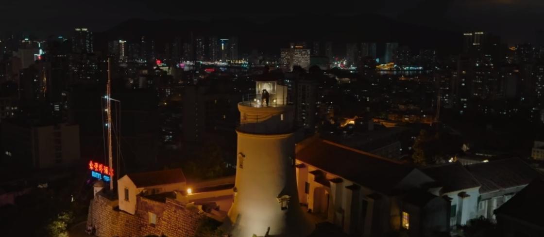 播放首灿烂__央视投资理财栏目首播