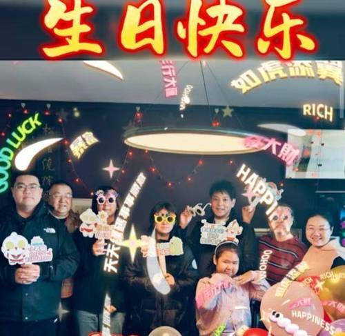 _韩寒晒女儿大眼萌_金晨大眼仔图片